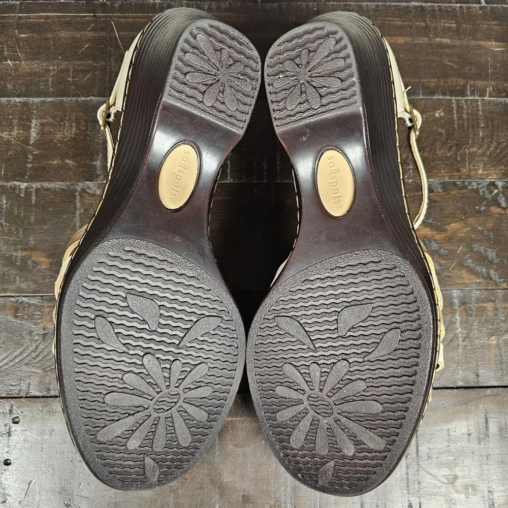 Softspots Womens 6.5 Tatianna Leather‎ Sandal Beige Gold Summer Shoes